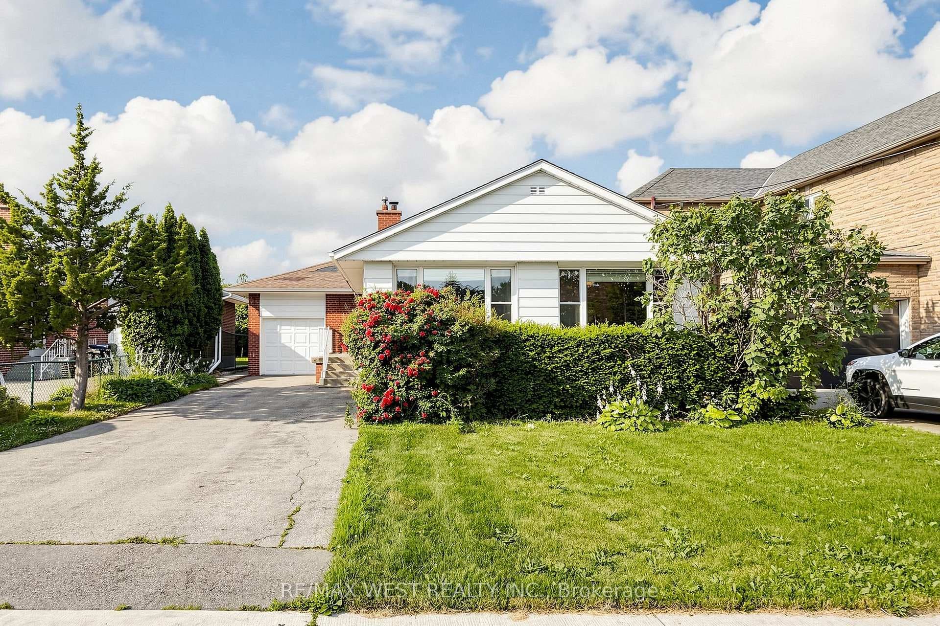 32 Allonsius Drive photo 1