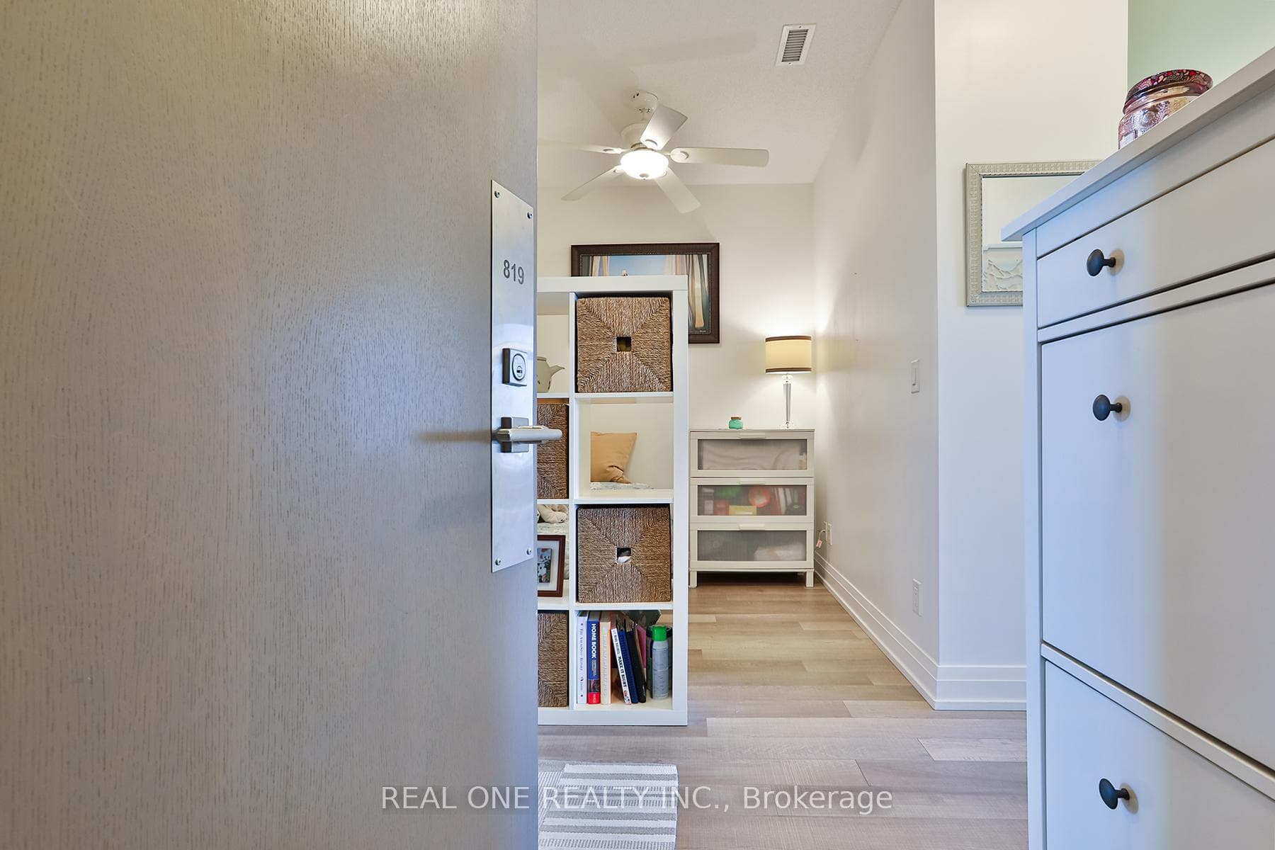 7167 Yonge Street Unit 819 photo 3
