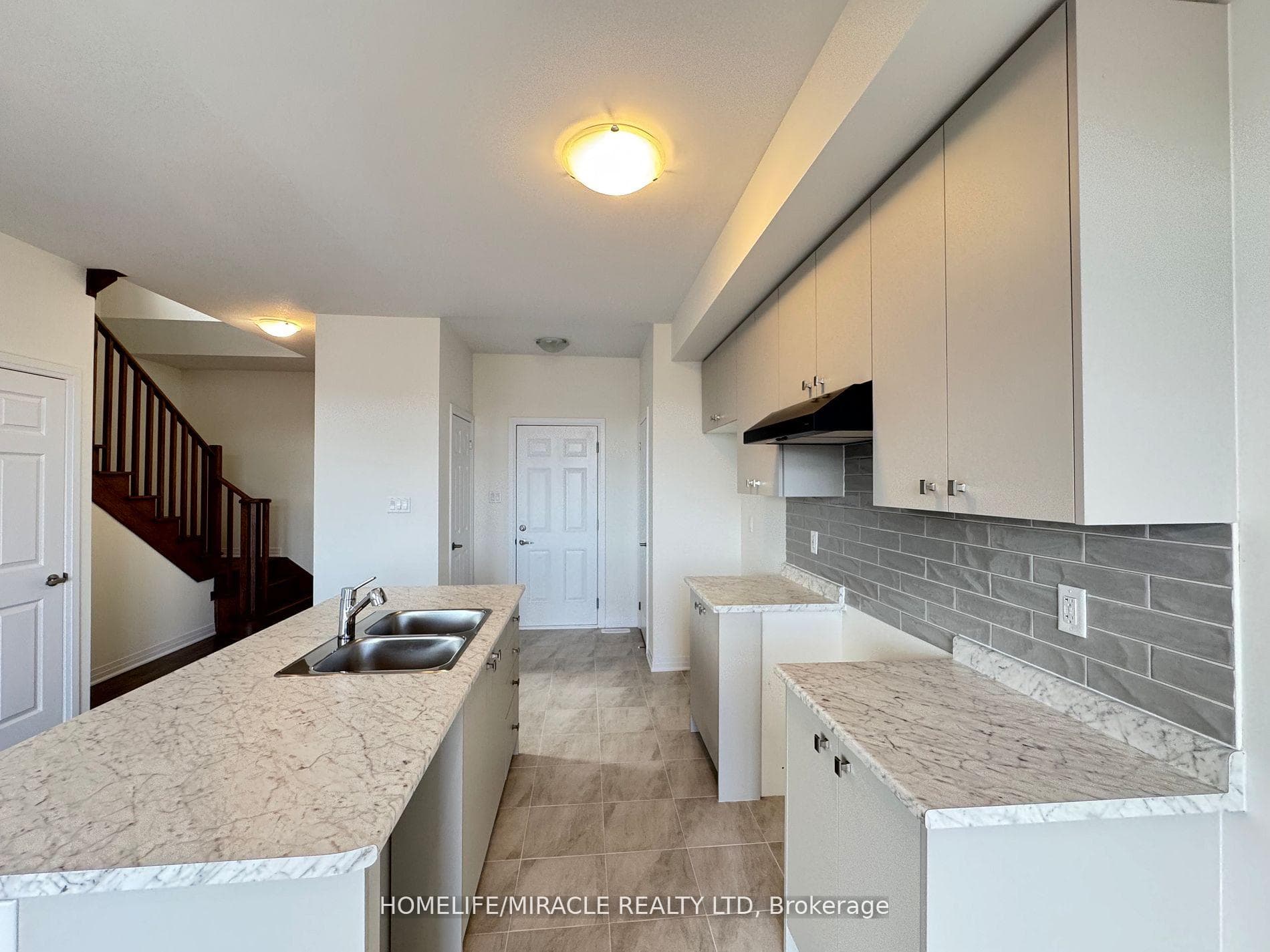 212 Port Crescent photo 8