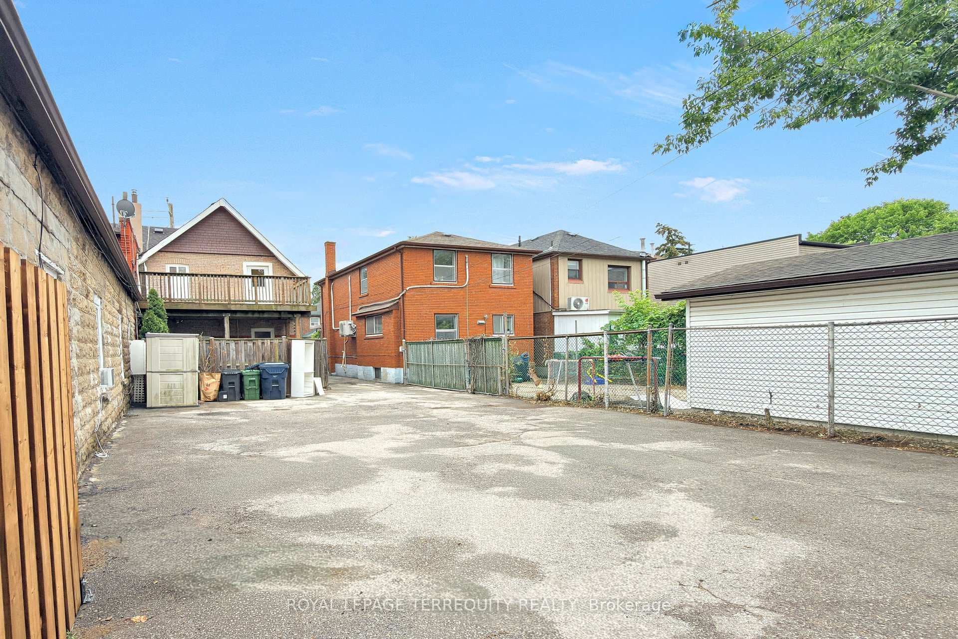 372 St Johns Road photo 36