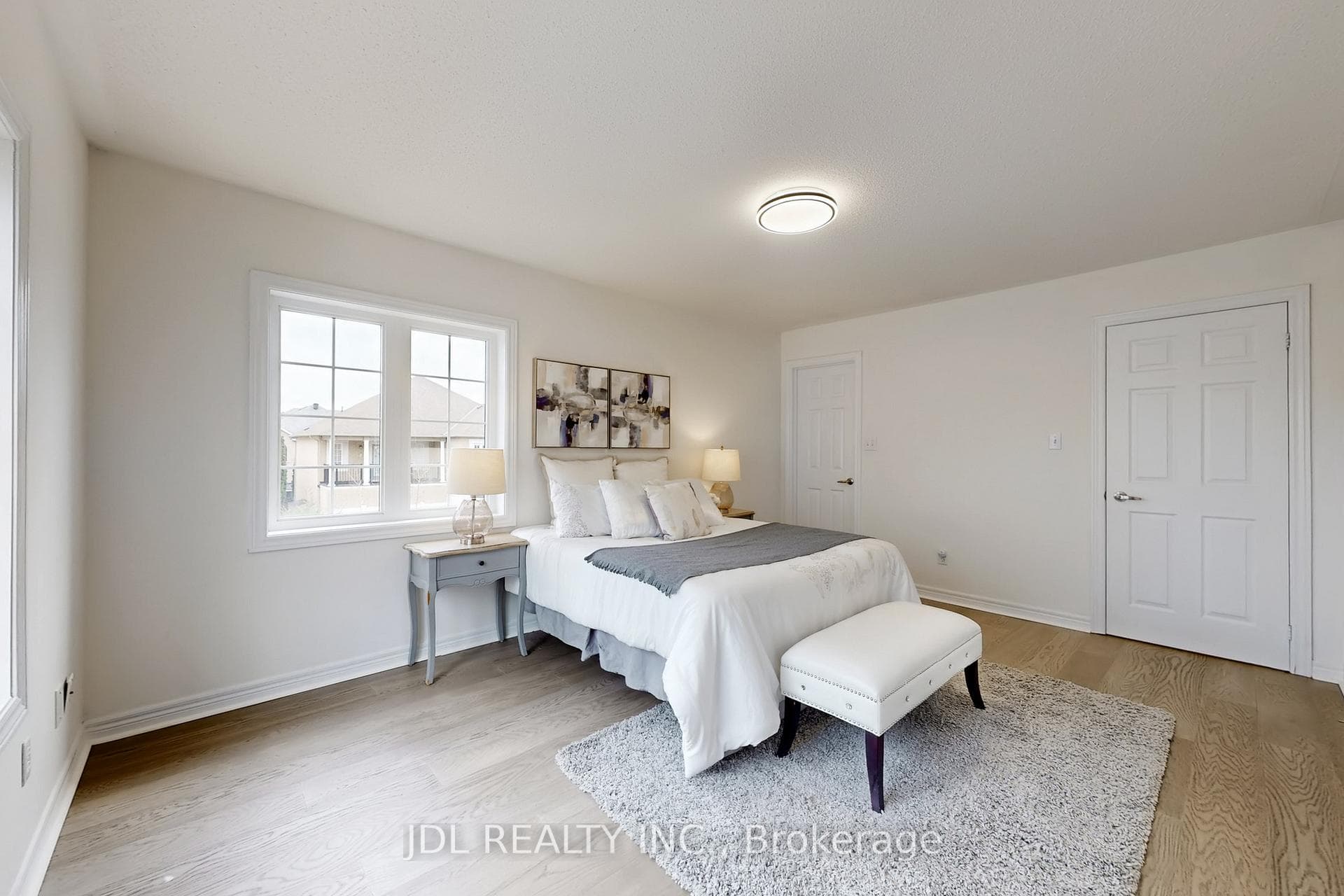 54 St Urbain Drive photo 28
