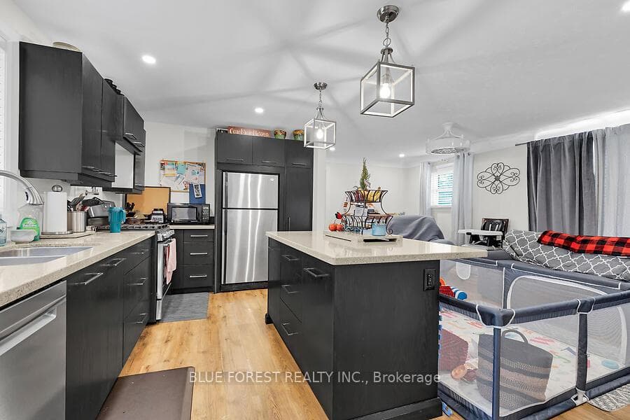 221 Nancy Street photo 14