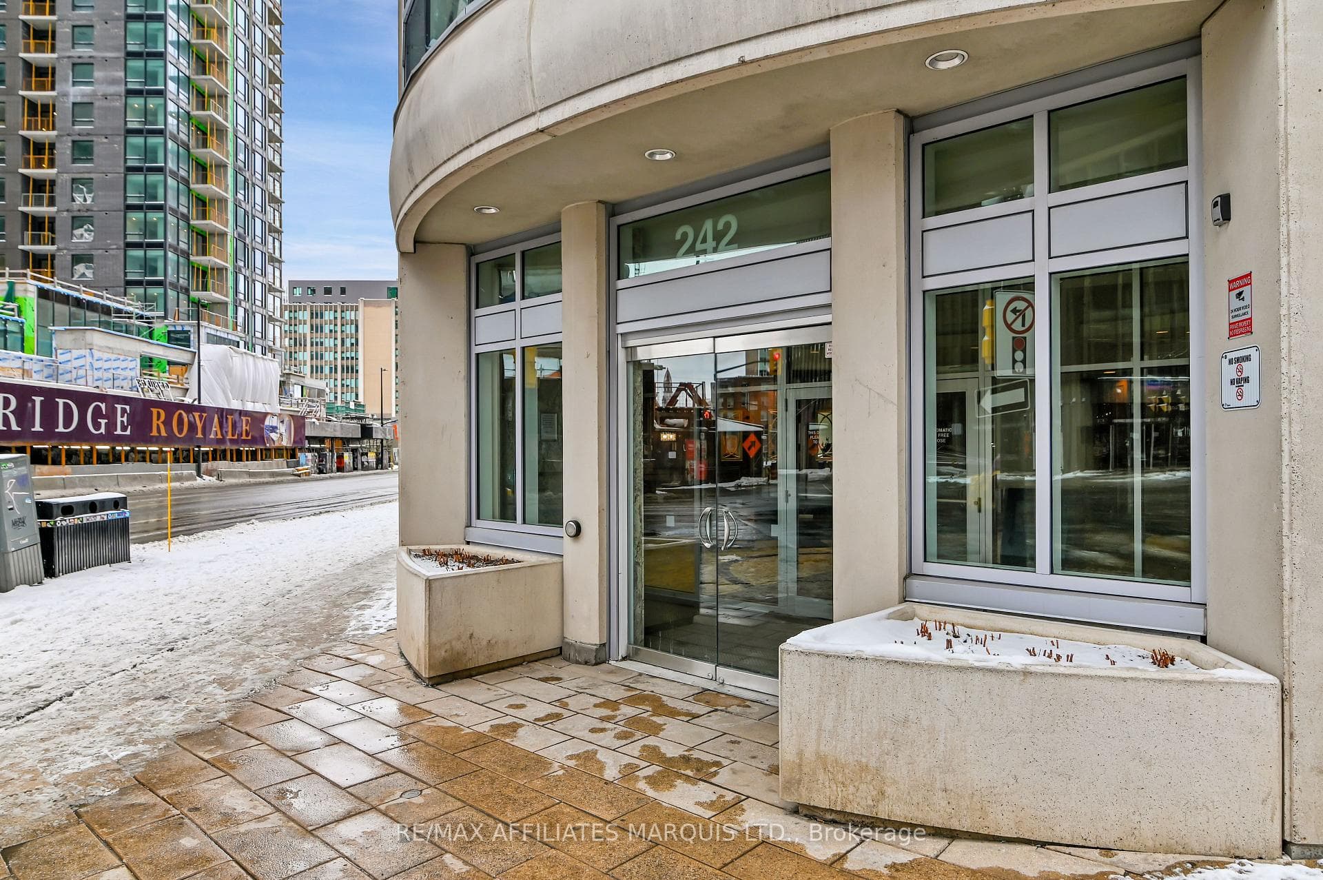 242 Rideau Street Unit 301 photo 2