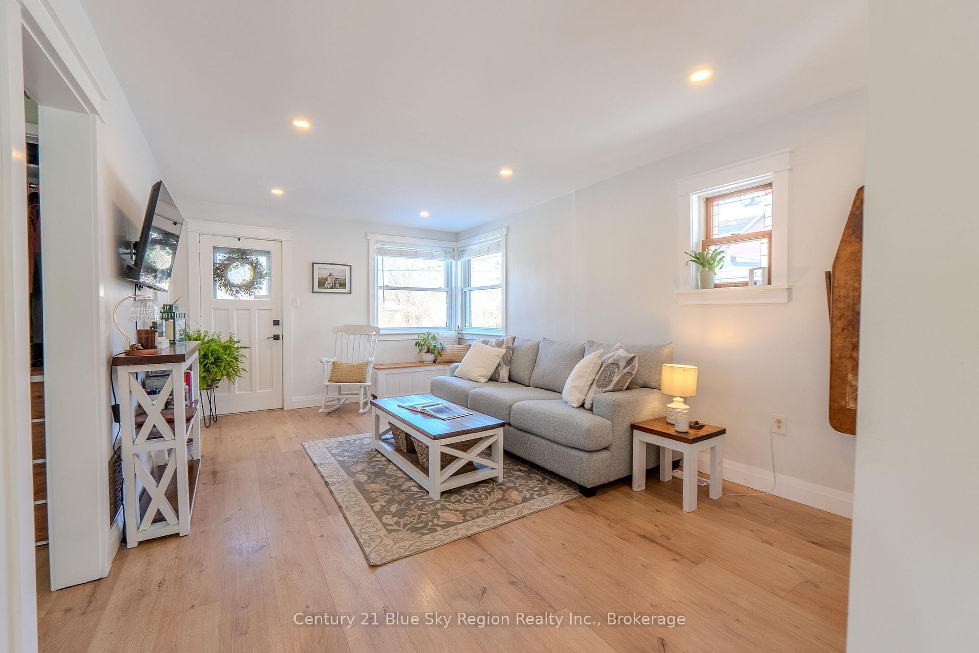 883 Hammond Street photo 16