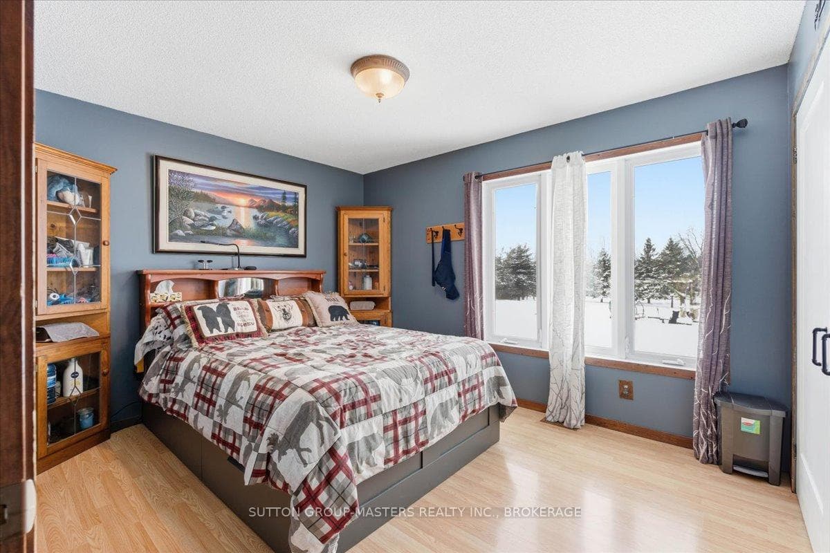 84 Plumb Road photo 18