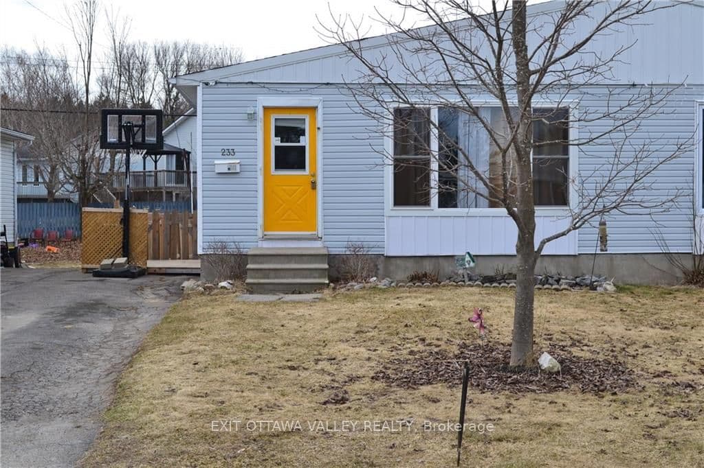 233 AIRTH Boulevard photo 2