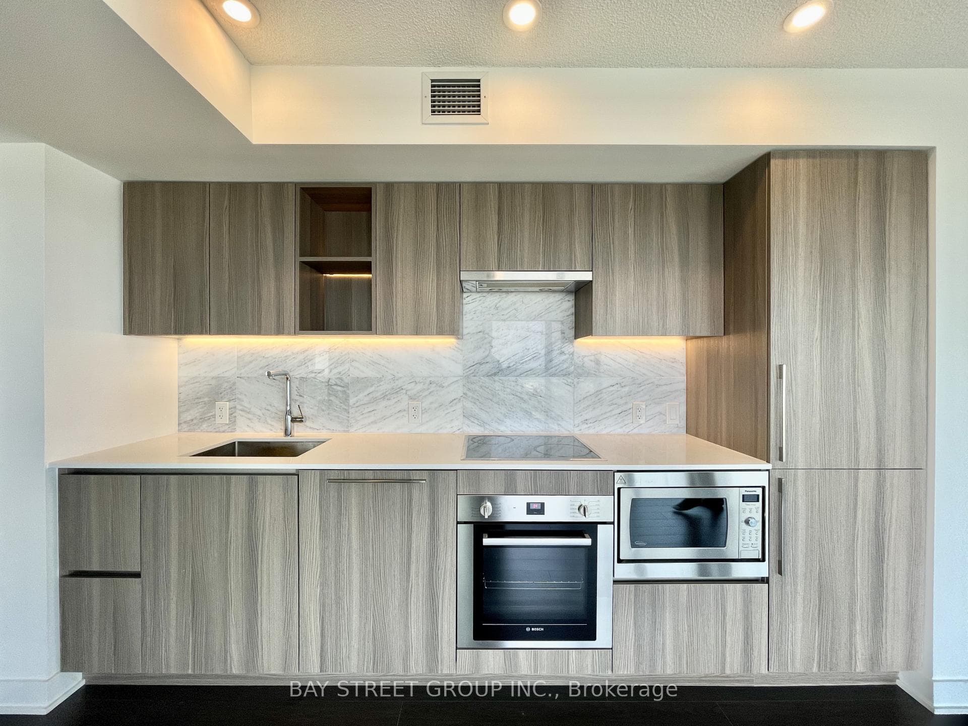 19 Bathurst Street Unit 2012 photo 3