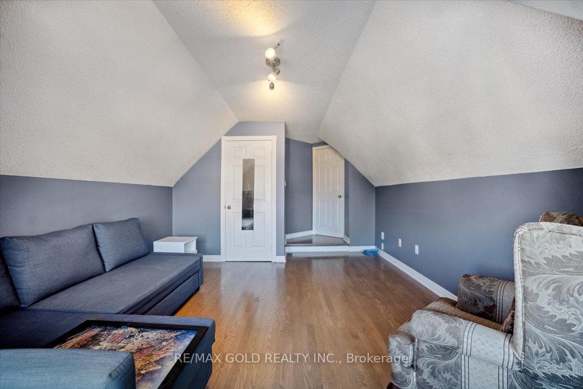 15 Canning Crescent photo 24