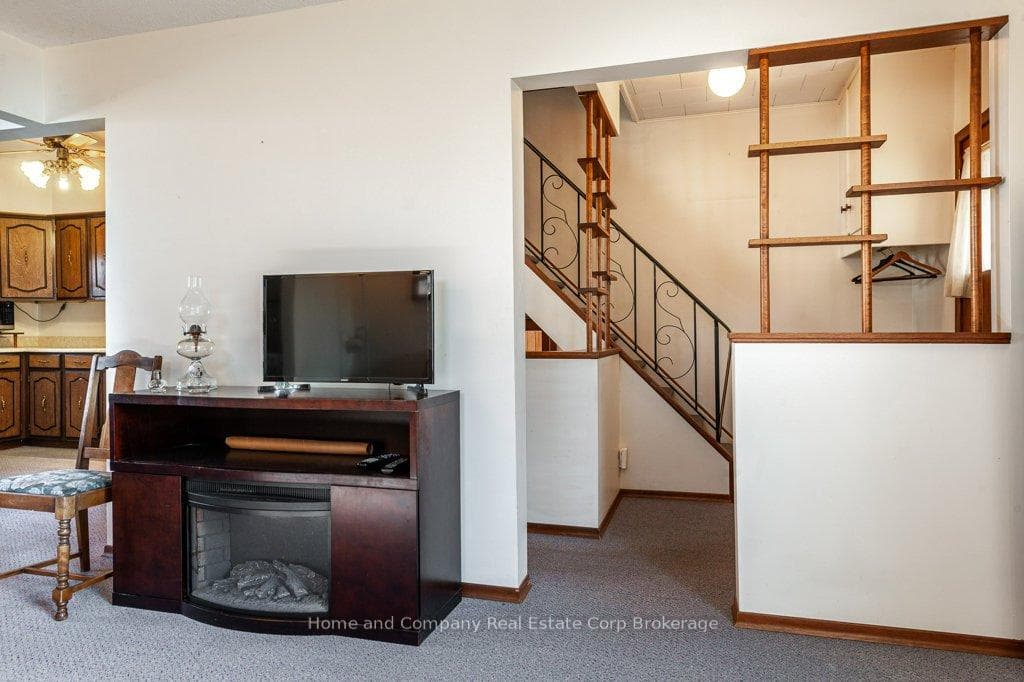 82 Huntingdon Avenue photo 7