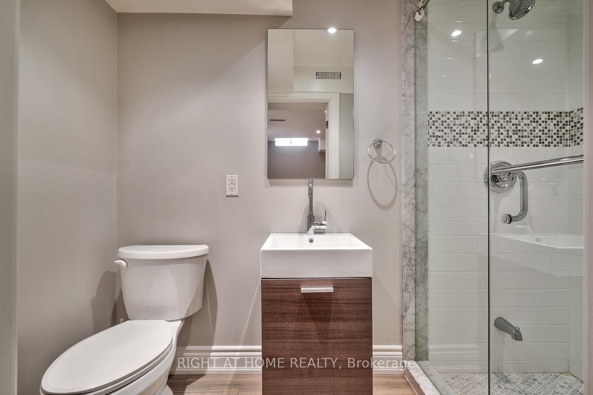 2349 Falkland Crescent photo 22