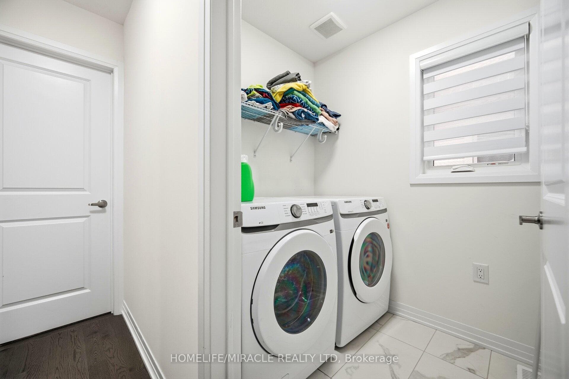 462 Adelaide Street photo 28