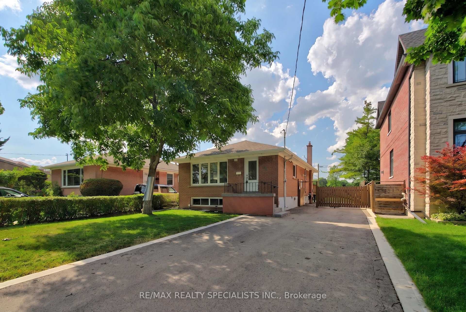 94 Eringate Drive photo 2