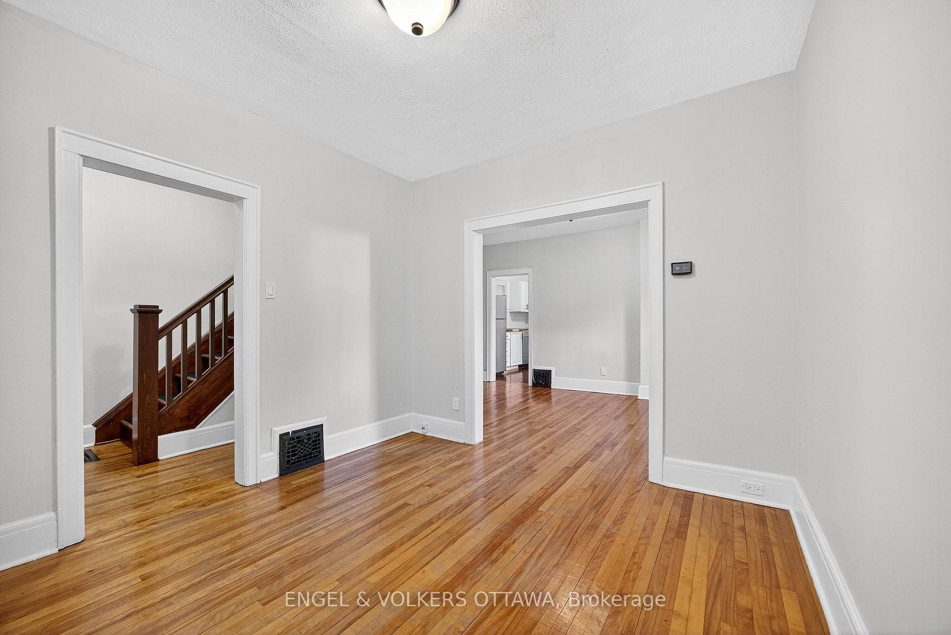 530 Cambridge Street photo 9