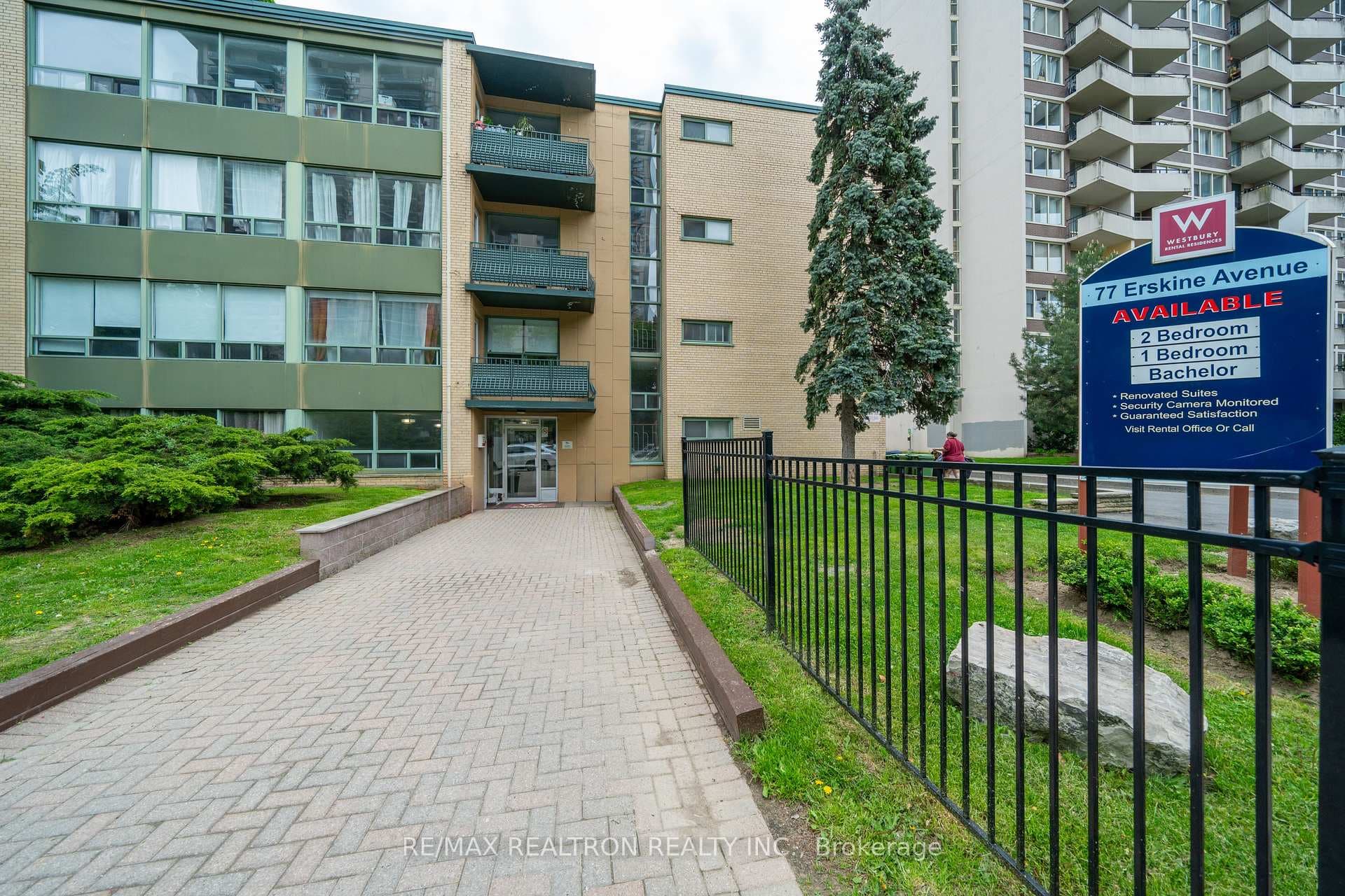 77 Erskine Avenue Unit 207 photo 1
