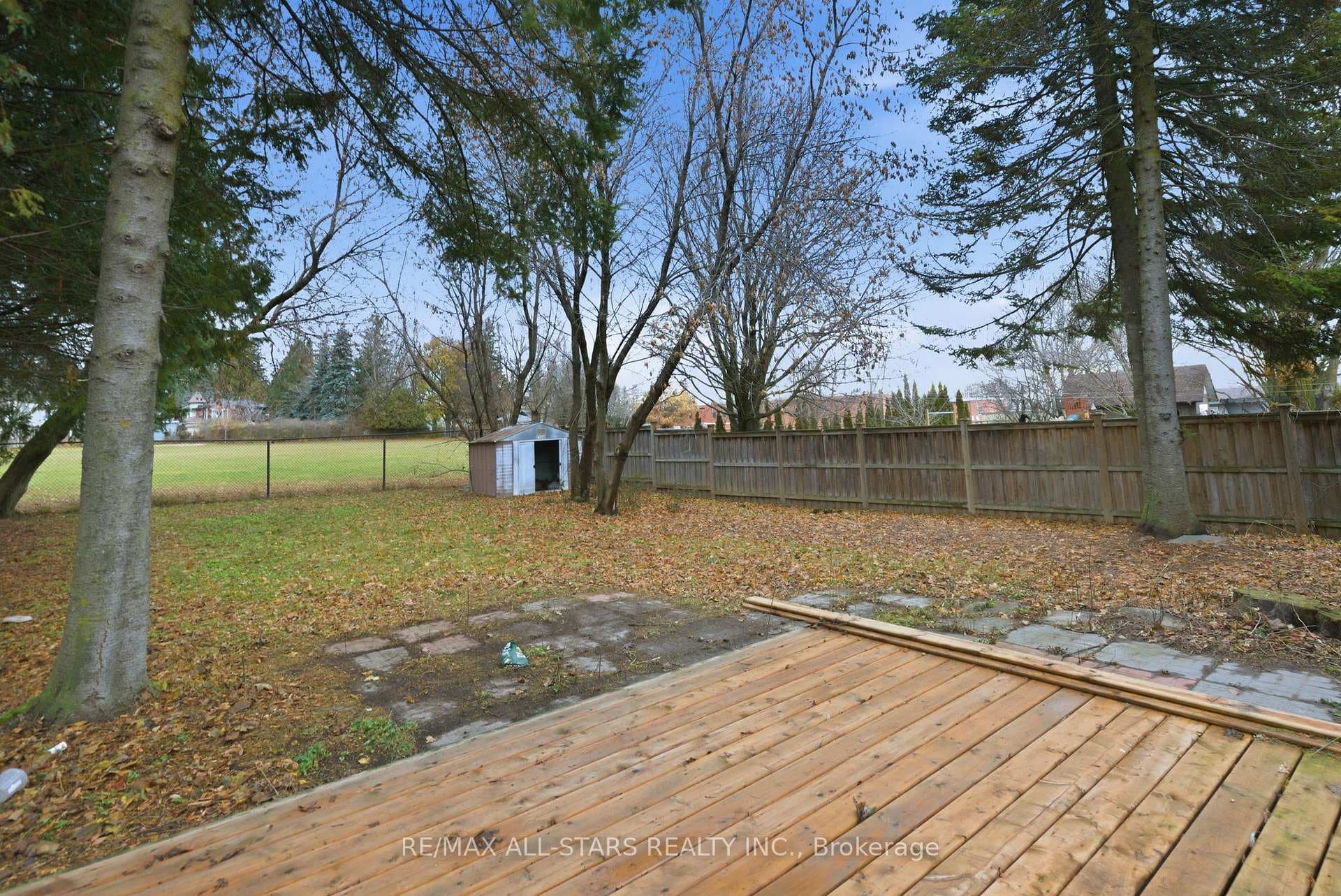 1675 Scugog Street photo 24