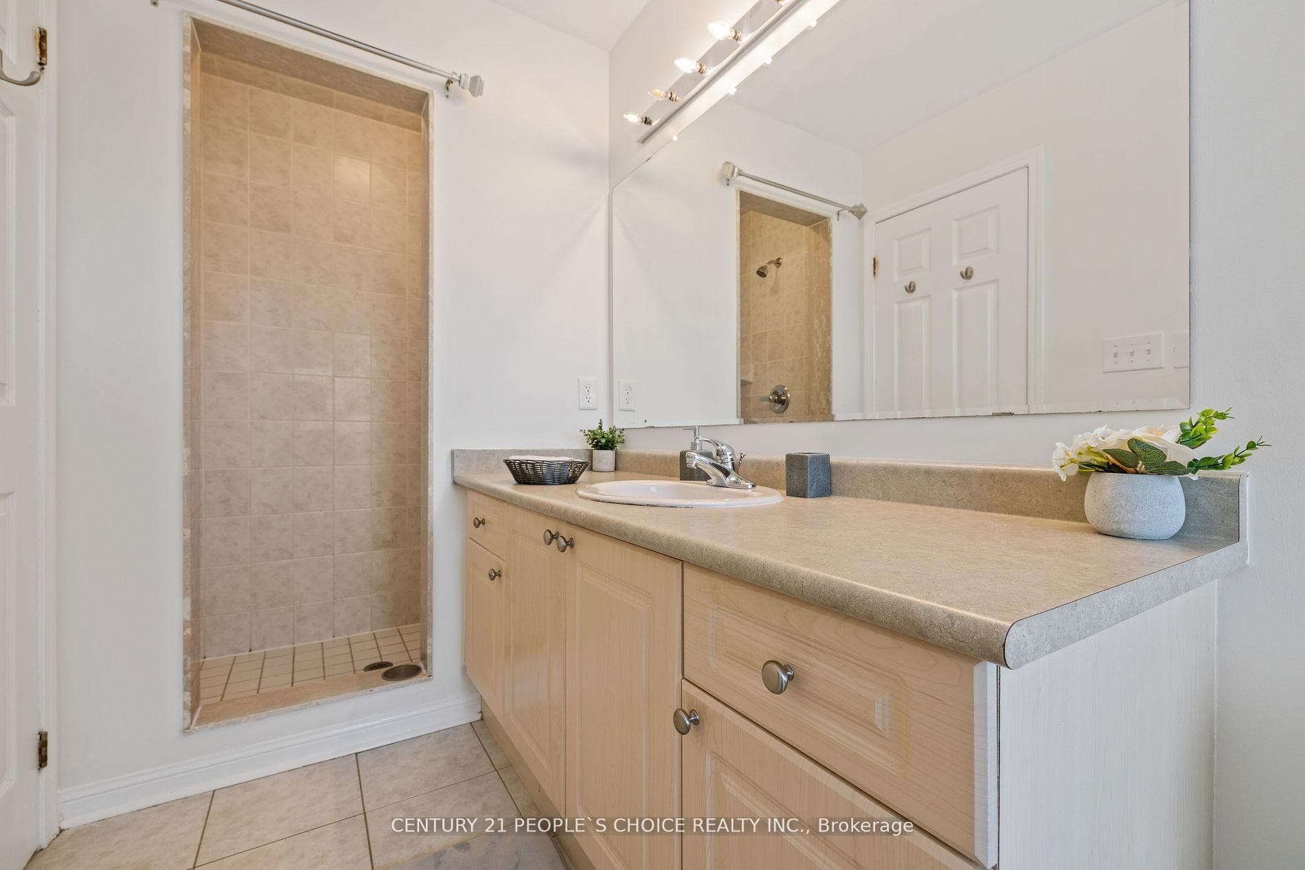 2490 Valleyridge Drive photo 28