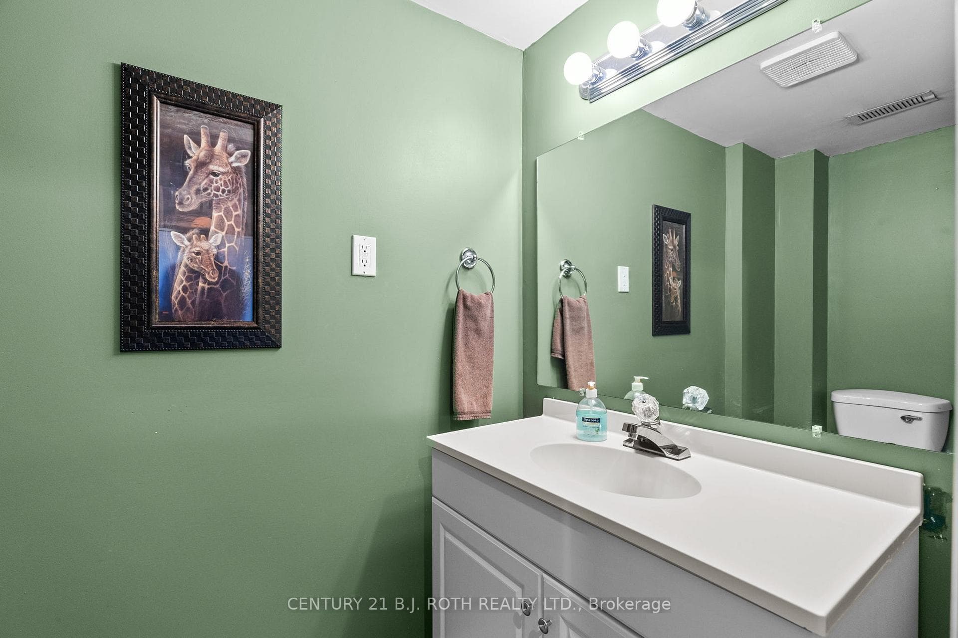 28 CHARLESON Drive photo 7