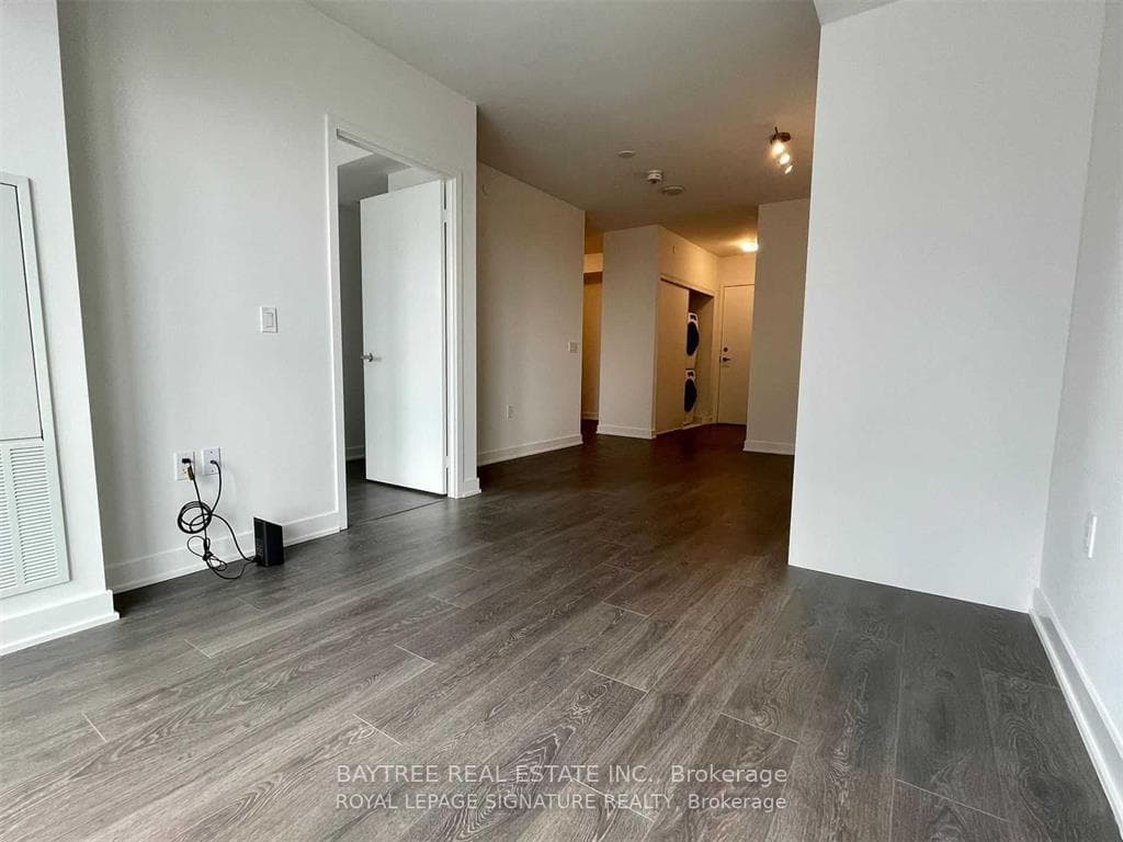 195 Redpath Avenue Unit 708 photo 3