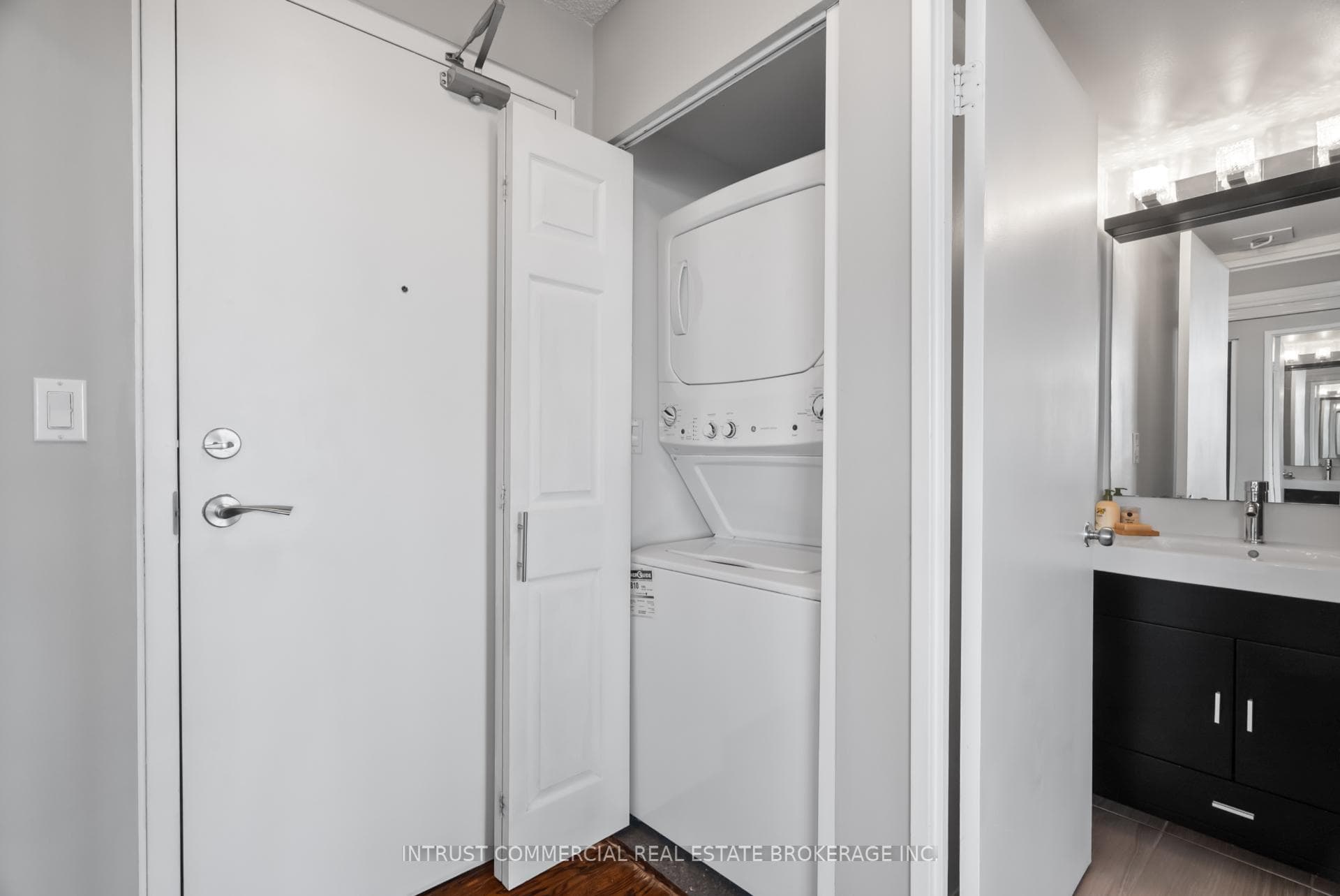 250 Manitoba Street Unit 627 photo 30