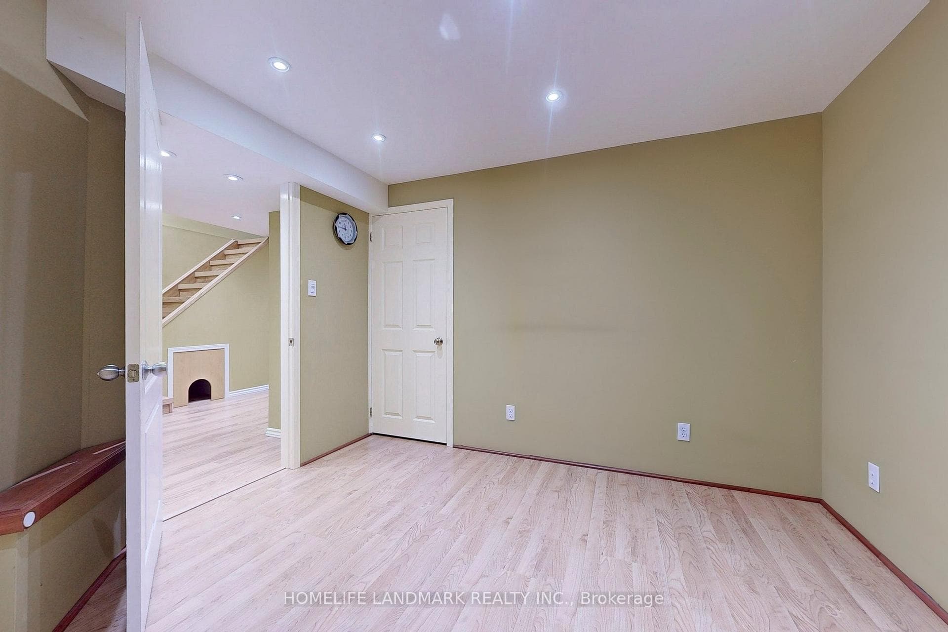 410 Carruthers Avenue photo 32
