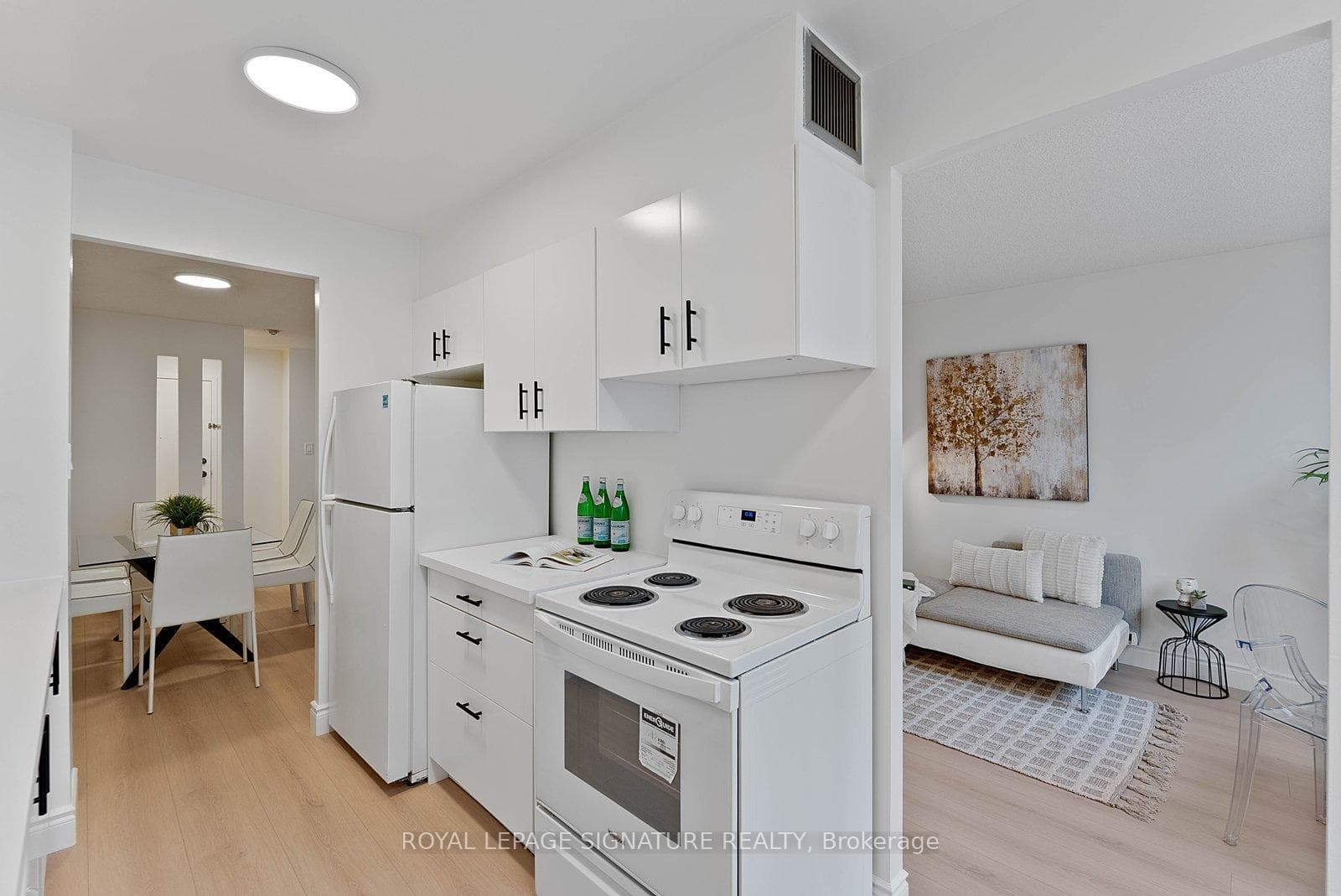 633 Bay Street Unit 921 photo 12