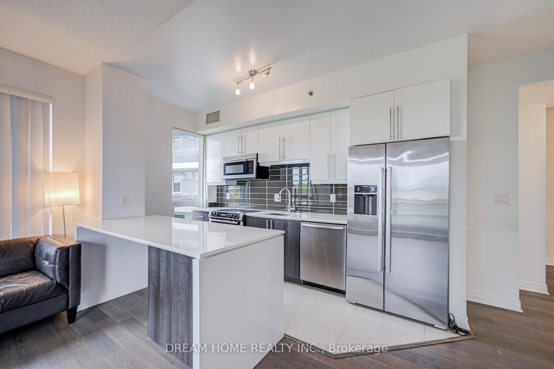 2756 Old Leslie Street Unit 721 photo 9