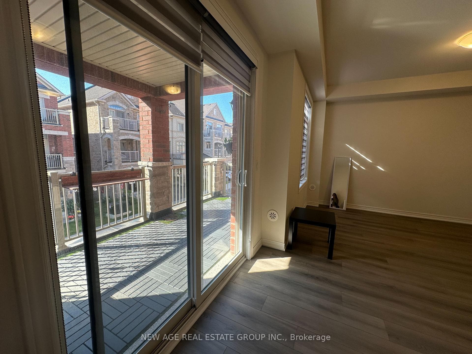 517 Dundas Street photo 23