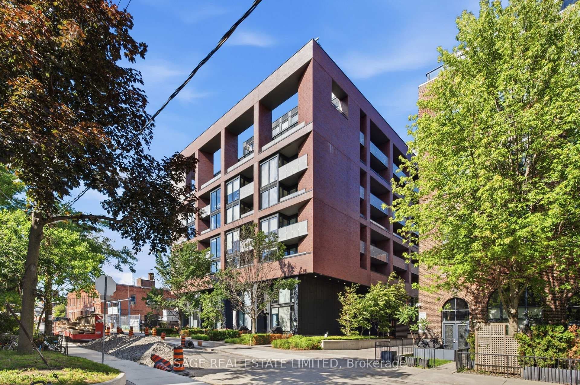 383 Sorauren Avenue Unit 706 photo 1