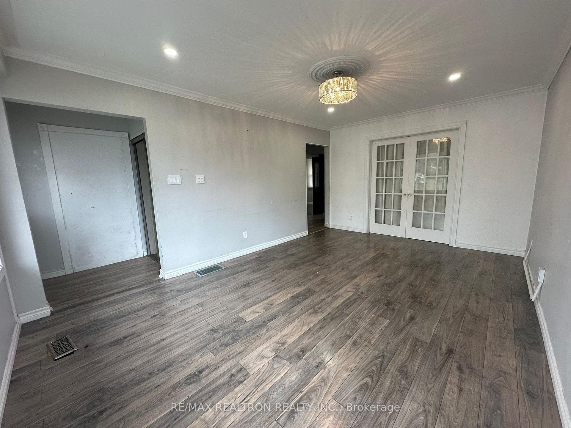 125 Treverton Drive photo 2