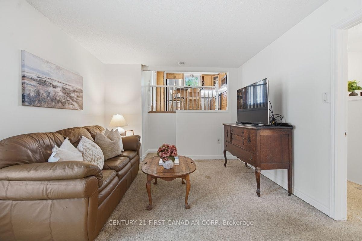 46 Ski Valley Crescent photo 14