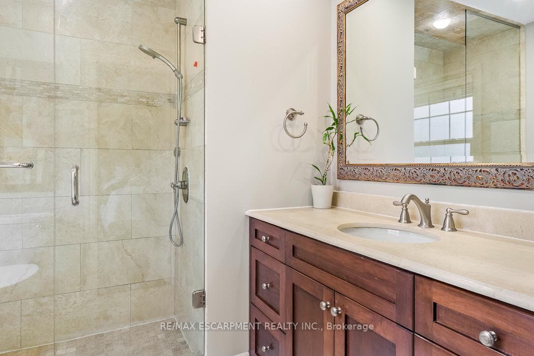 996 Cresthampton Lane photo 25