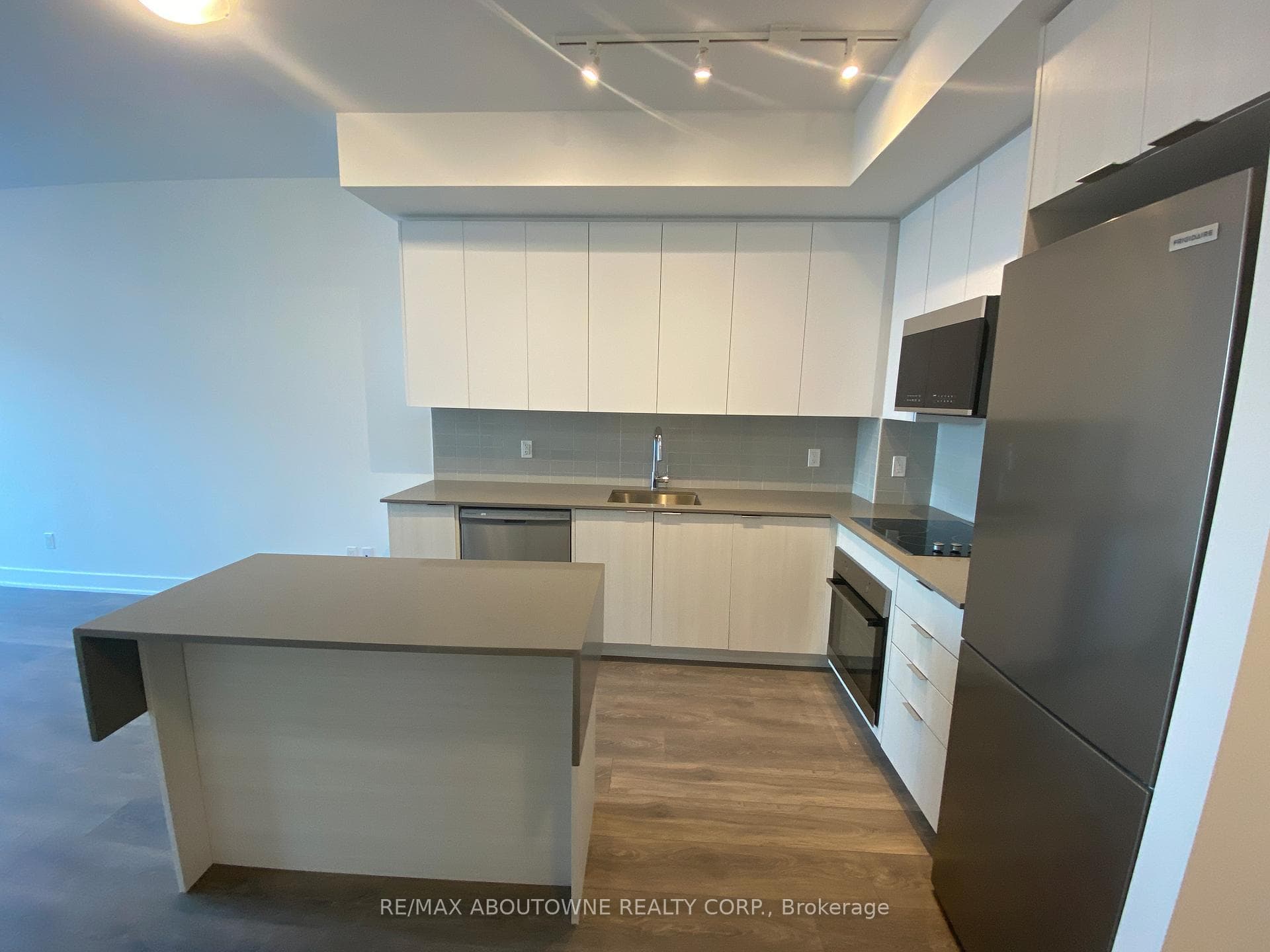 2485 Taunton Road Unit 1225 photo 30