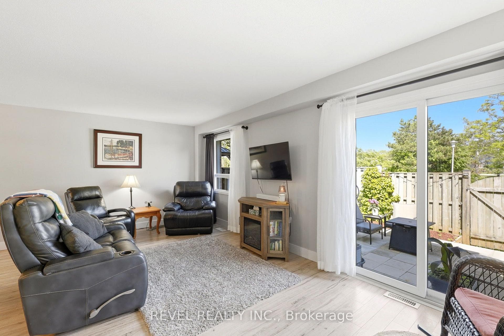 669 Osgoode Drive Unit 2 photo 6