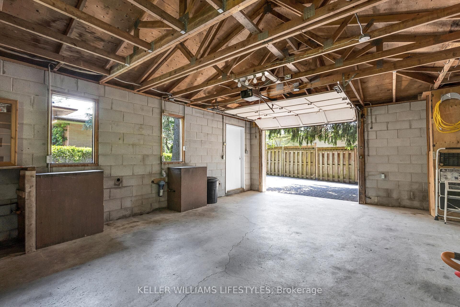 Garage w 2 sandpoint wells for watering the yard