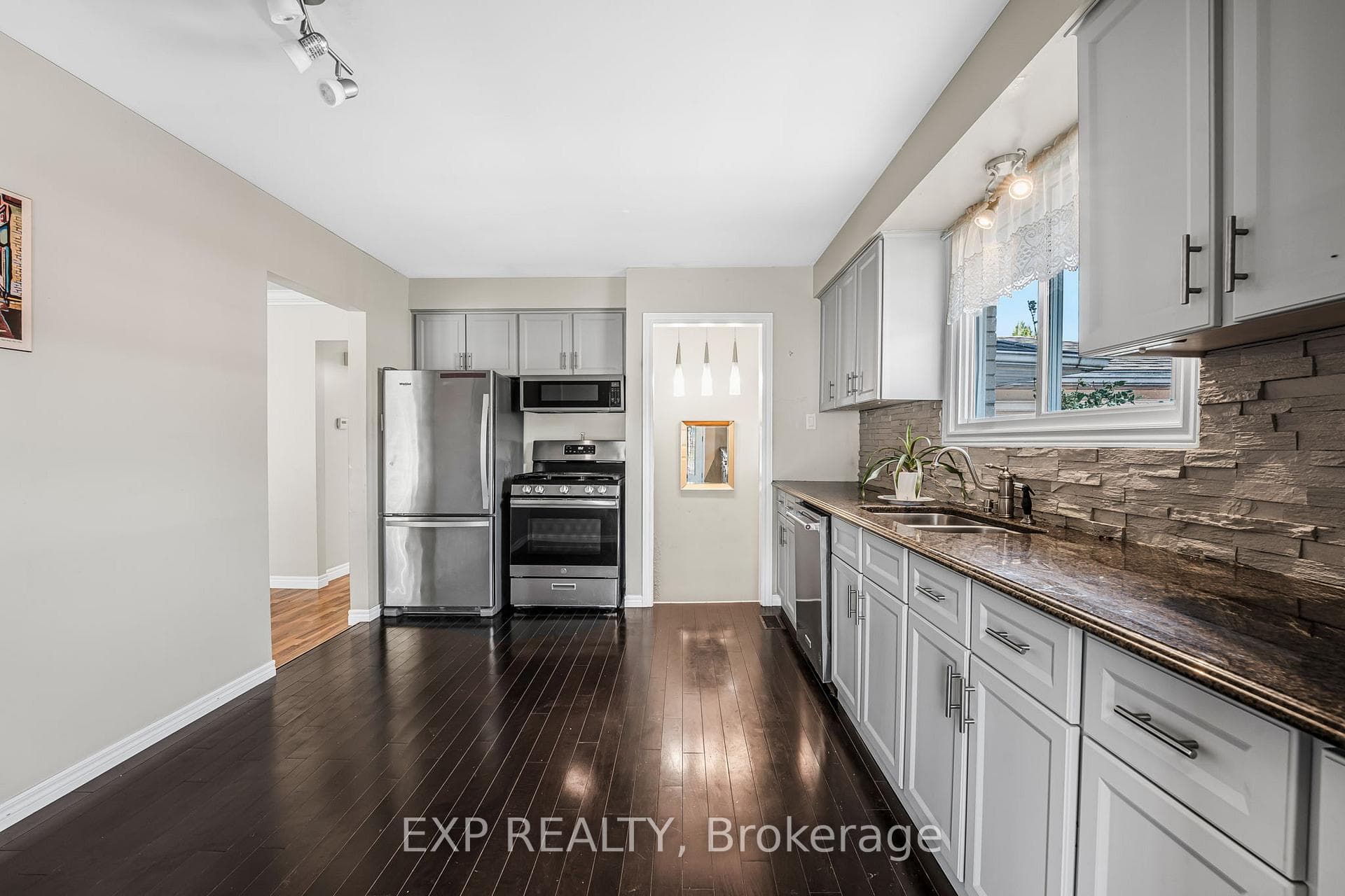 27 Locke Avenue photo 10