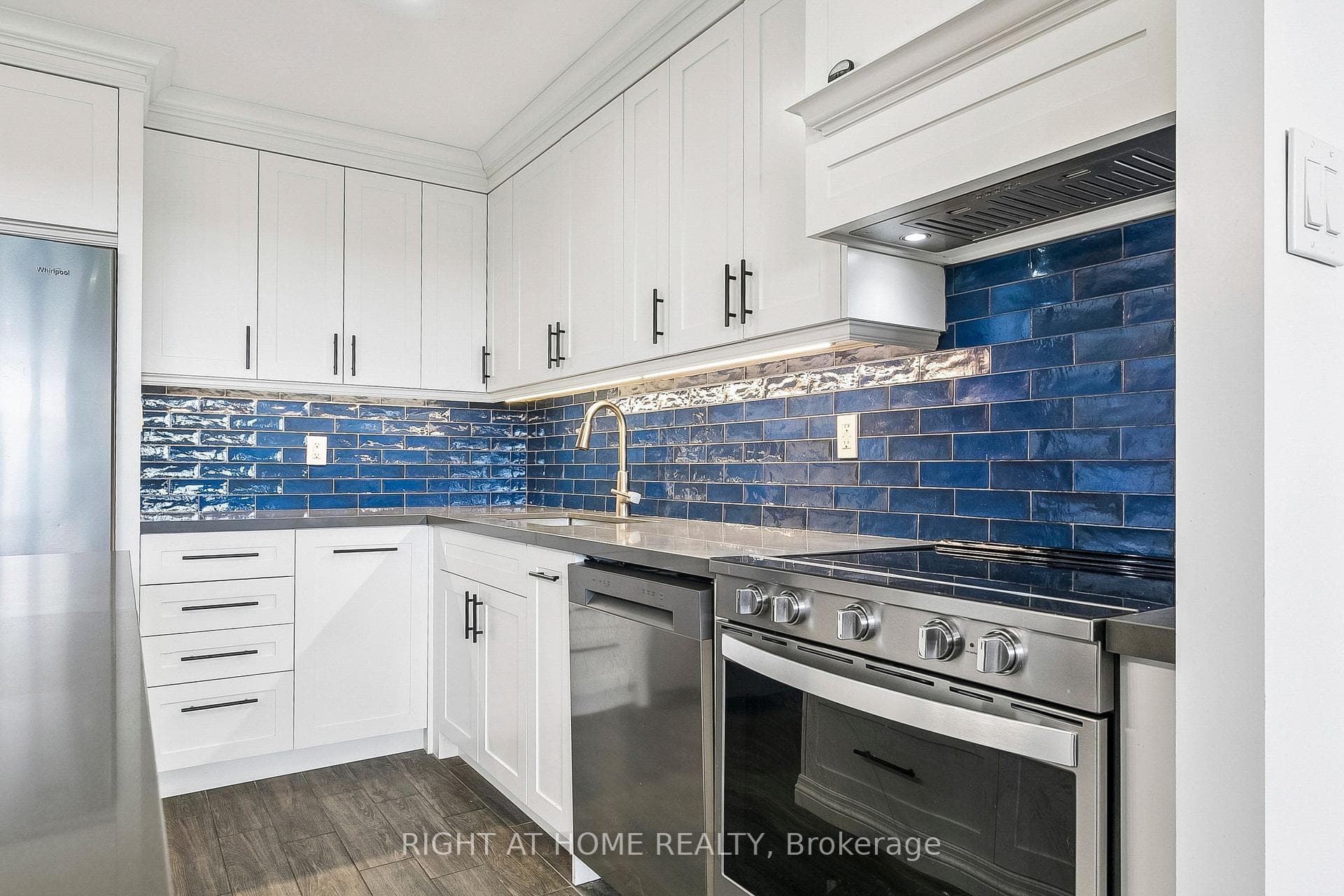 451 The West Mall N/A Unit 807 photo 19