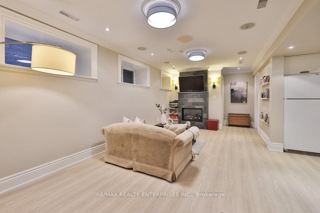 11 Woodford Park Road photo 28
