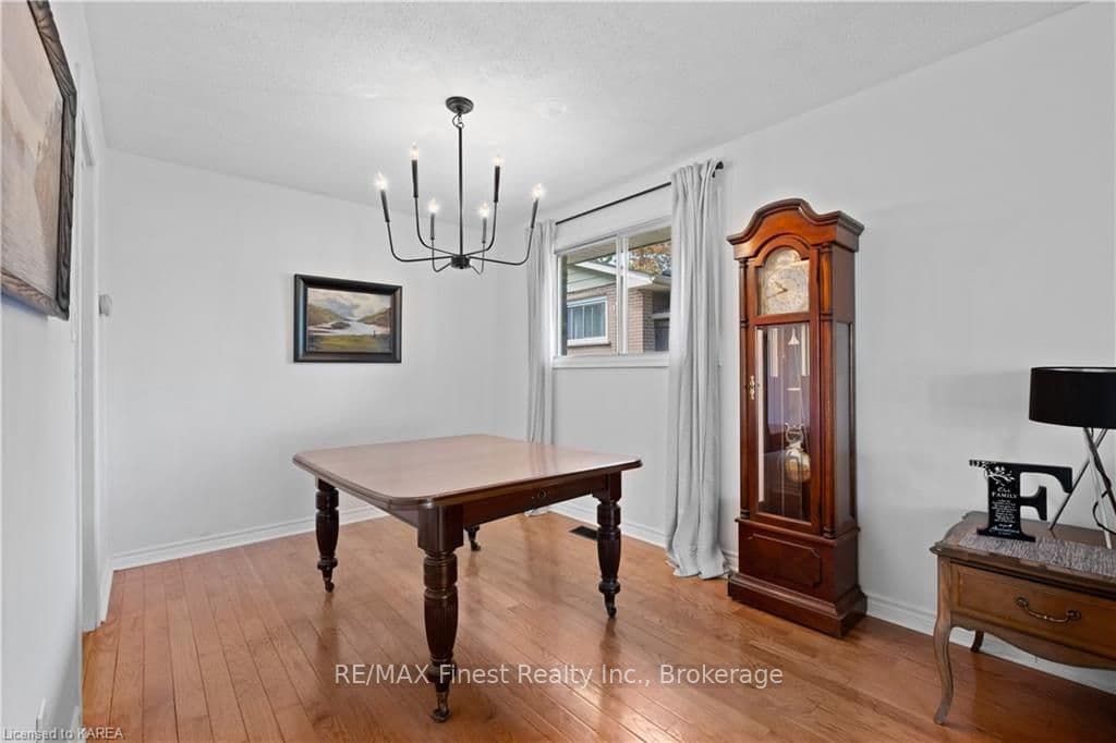 741 DEMPSTER Drive photo 10