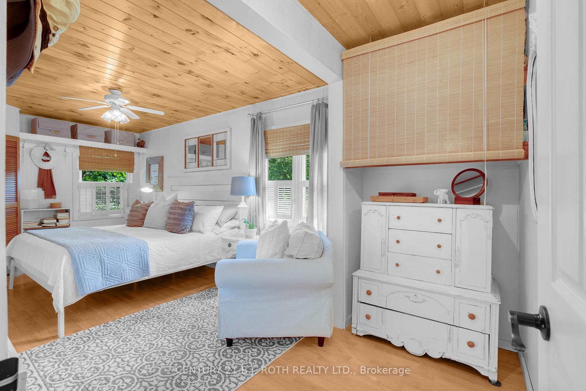 481 Lakeshore Road photo 16