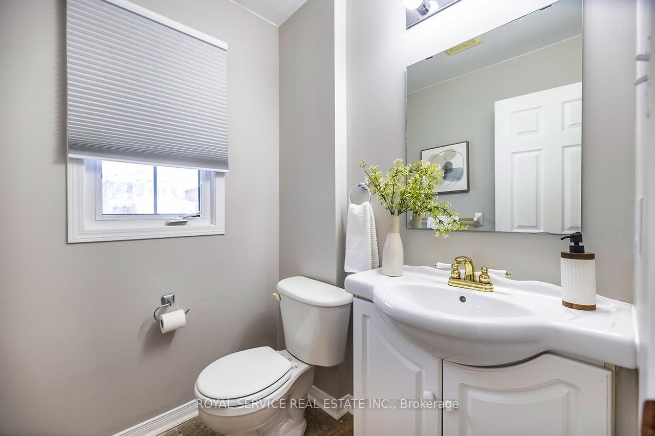 Mai floor powder room.