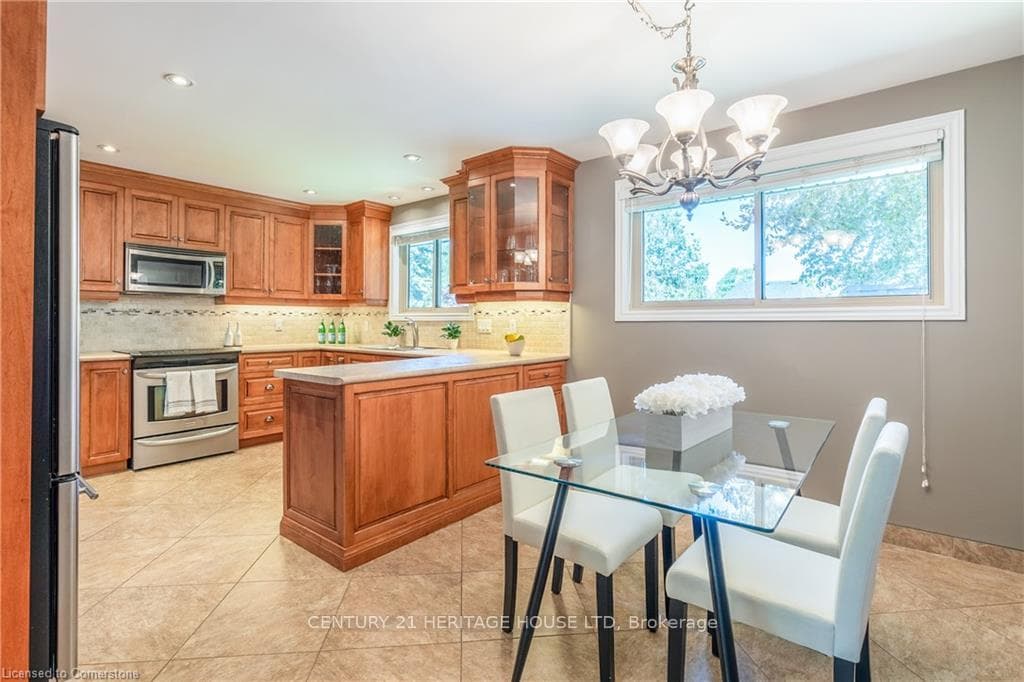 16 Nicklin Crescent photo 48