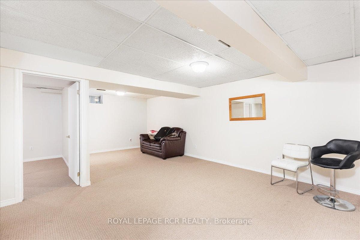 229 Elmwood Crescent photo 20