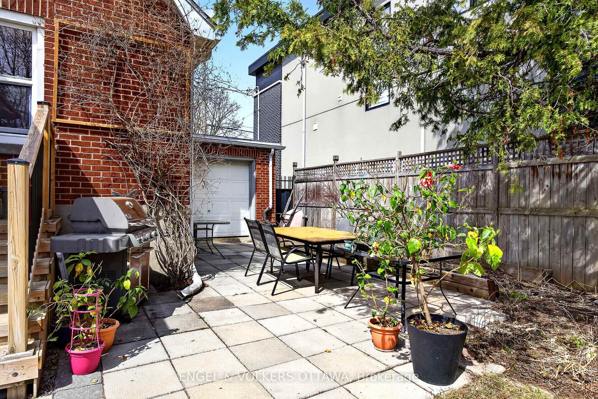 166 Wesley Avenue photo 32