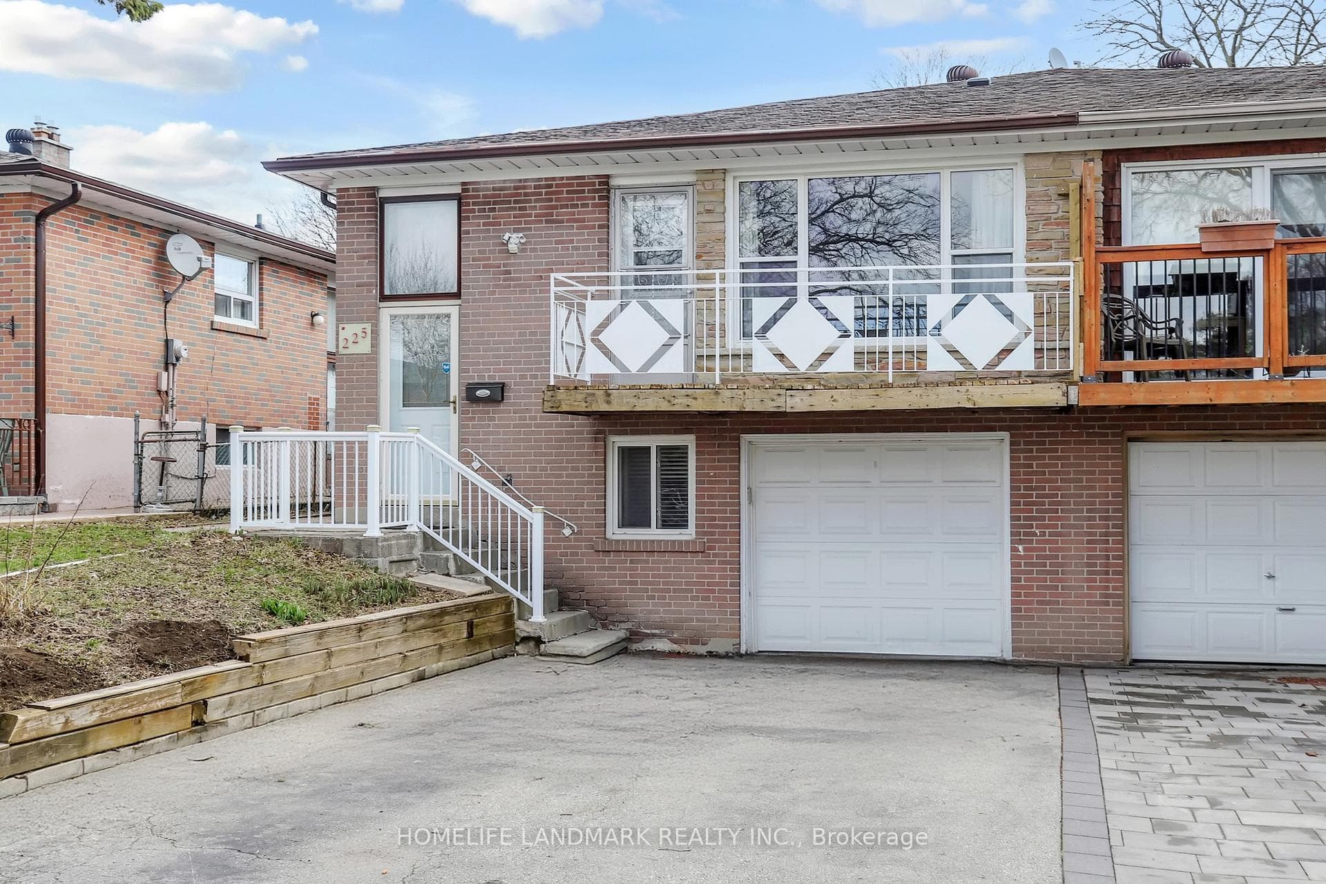 225 Pineway Boulevard photo 2