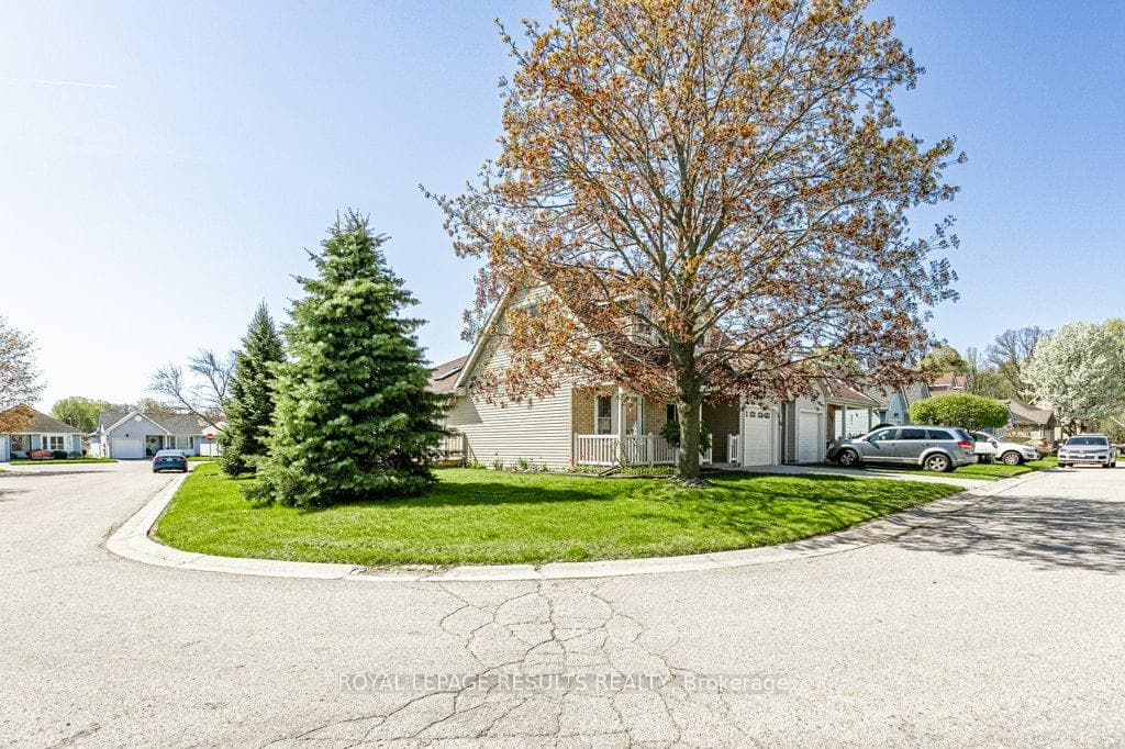 62 Edwin Crescent photo 5