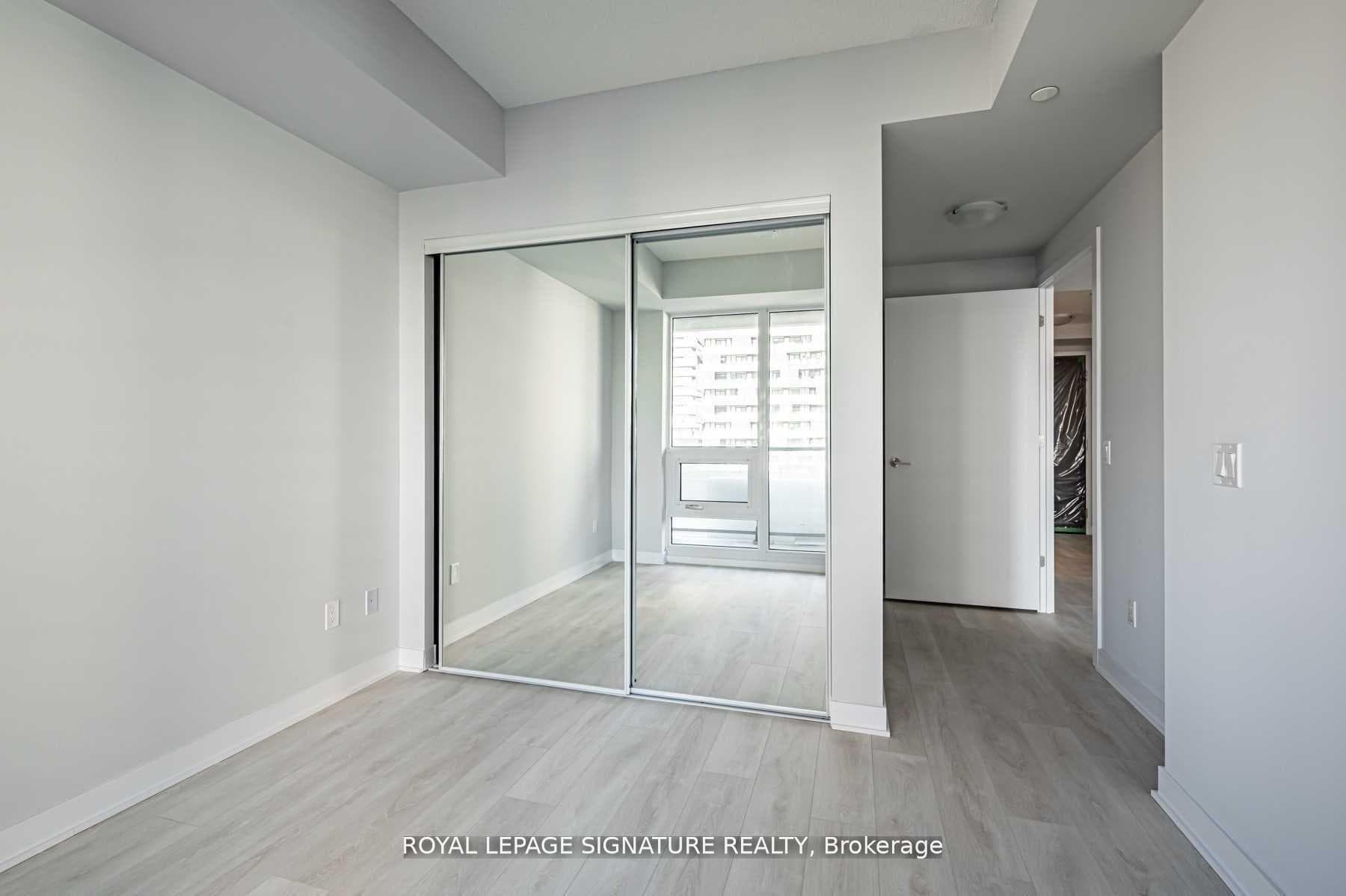2221 Yonge Street Unit 1410 photo 7