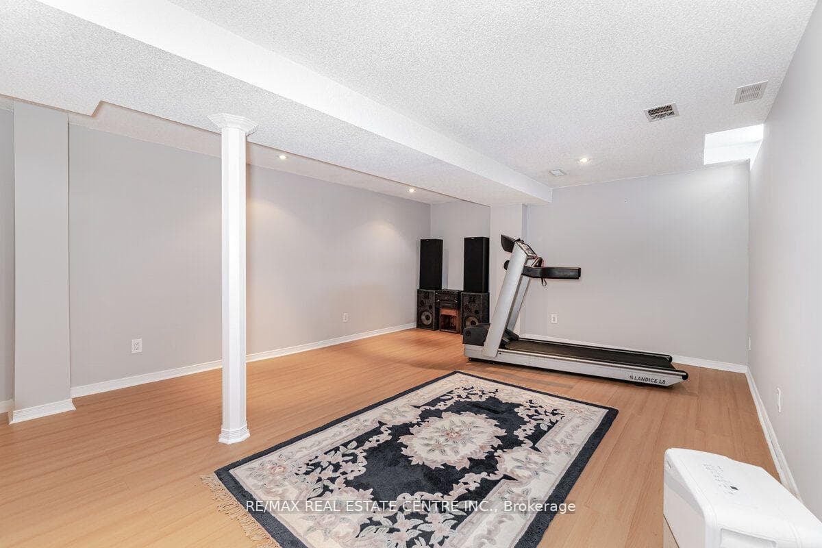 1193 Foxglove Place photo 33