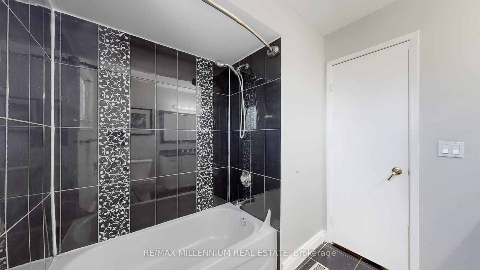 27 Dundalk Crescent photo 36