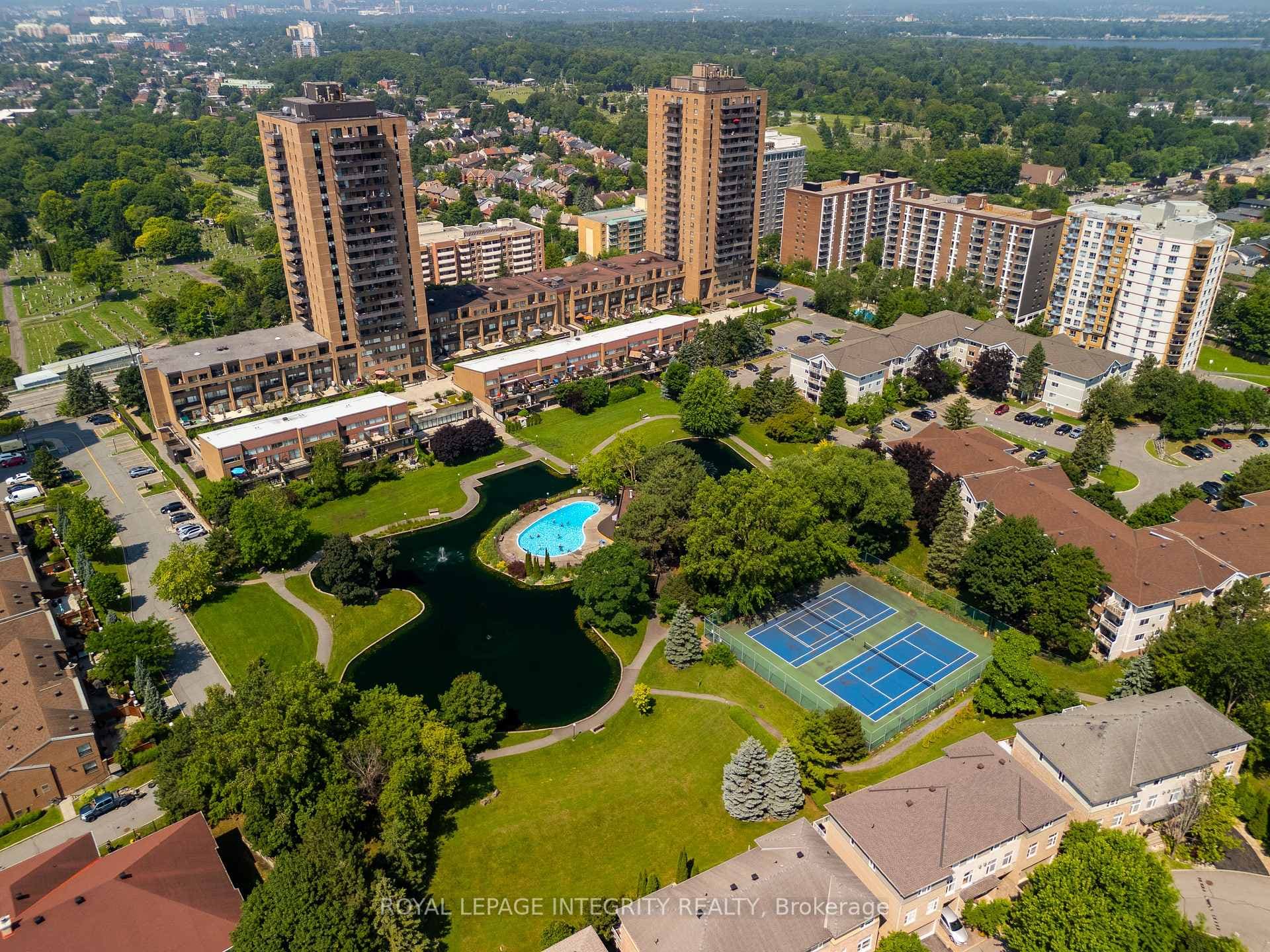545 St Laurent Boulevard Unit 1207 photo 40