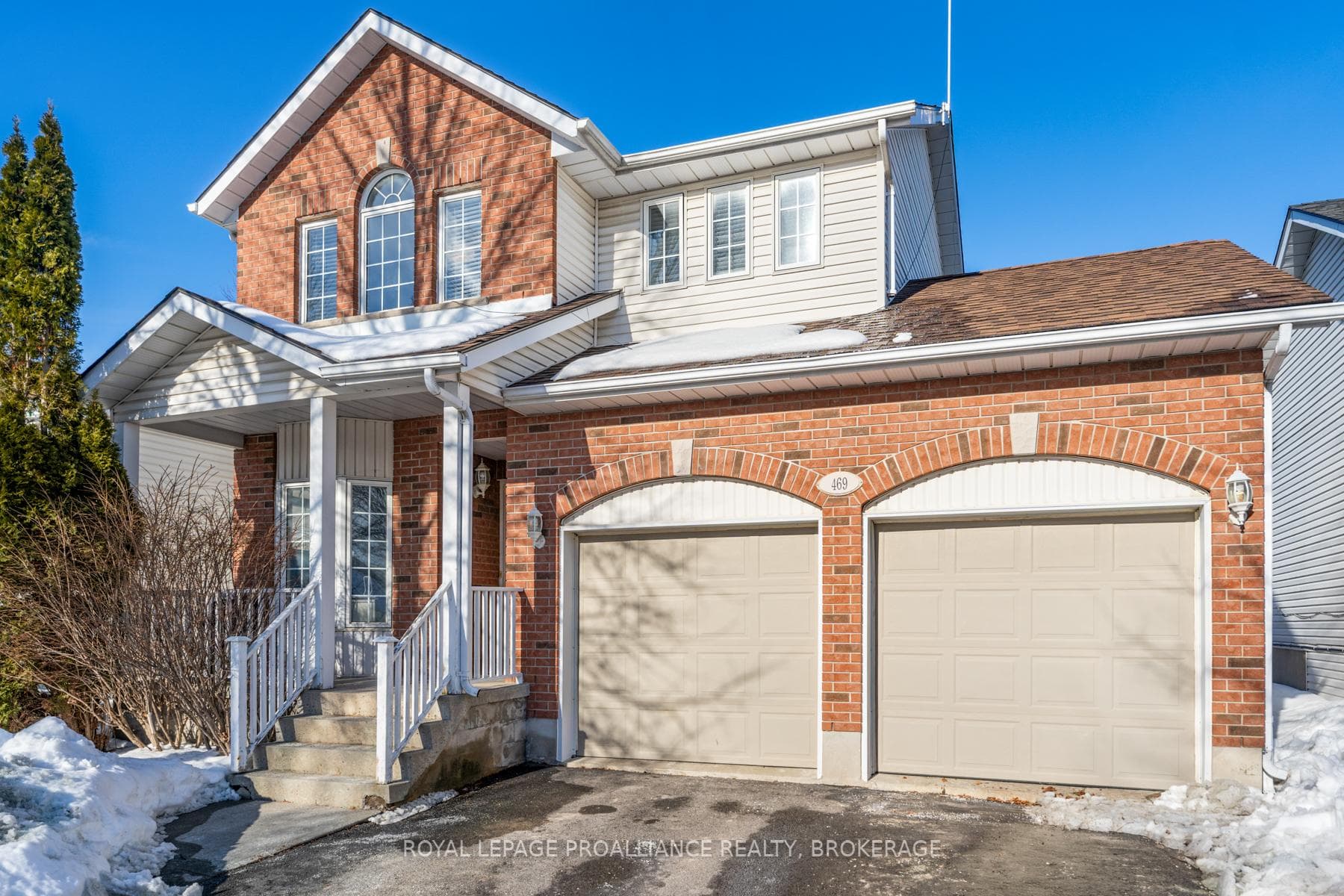 469 Freeman Crescent photo 5
